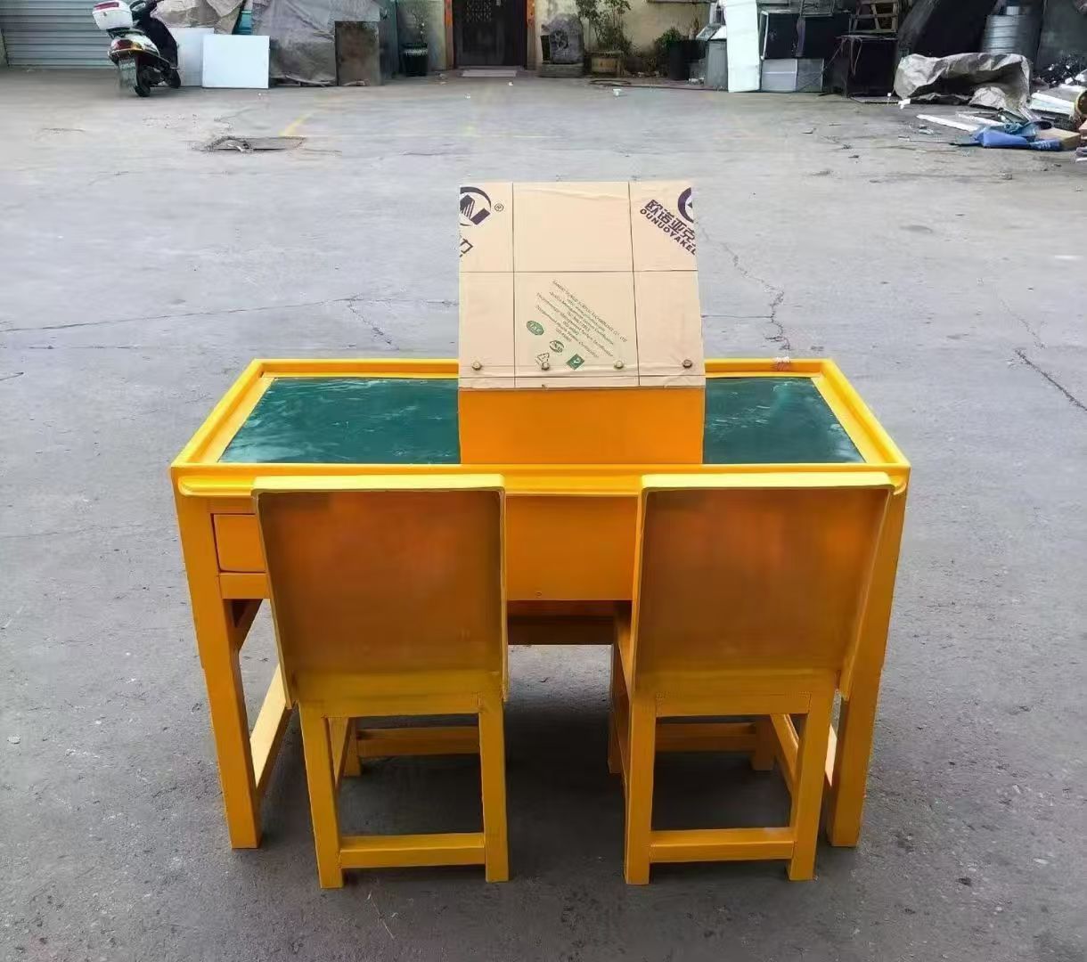 临泽防静电导通桌井下煤矿火工品发放桌：危险品流转的安全守护者